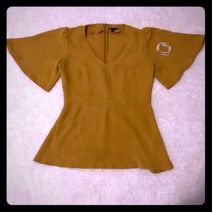 Blouse with free bracelets!